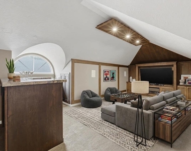 3315 Riviera Drive - Photo Thumbnail 38