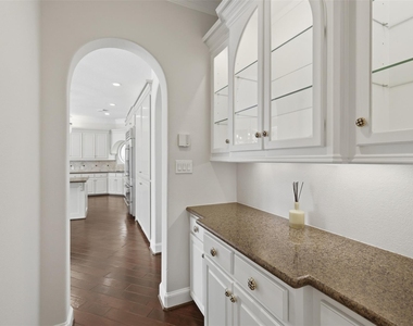 3315 Riviera Drive - Photo Thumbnail 16