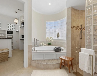 3315 Riviera Drive - Photo Thumbnail 25