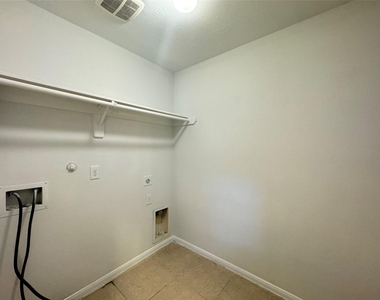 8107 Gran Villa Drive - Photo Thumbnail 19