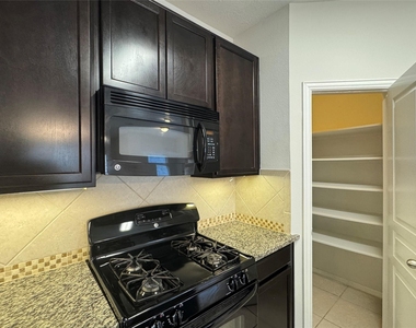 8107 Gran Villa Drive - Photo Thumbnail 17