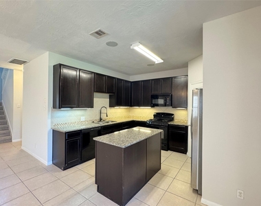 8107 Gran Villa Drive - Photo Thumbnail 14