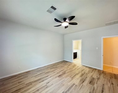 8107 Gran Villa Drive - Photo Thumbnail 21