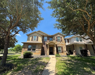 8107 Gran Villa Drive - Photo Thumbnail 2