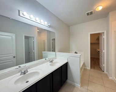 8107 Gran Villa Drive - Photo Thumbnail 22