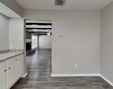 2507 Brookdale Drive - Photo Thumbnail 4