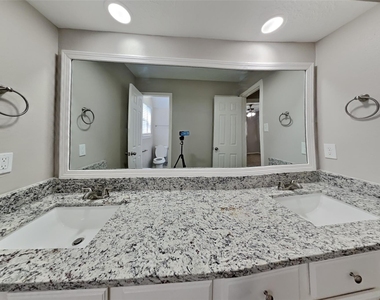 2507 Brookdale Drive - Photo Thumbnail 16