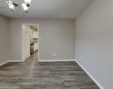 2507 Brookdale Drive - Photo Thumbnail 5