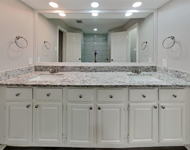 2507 Brookdale Drive - Photo Thumbnail 9