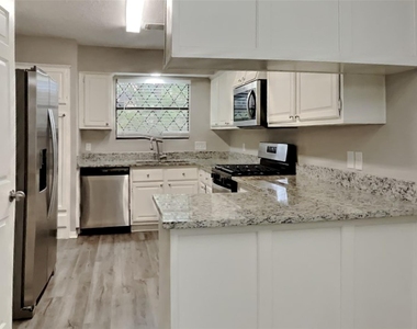 2507 Brookdale Drive - Photo Thumbnail 3
