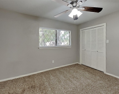 2507 Brookdale Drive - Photo Thumbnail 14