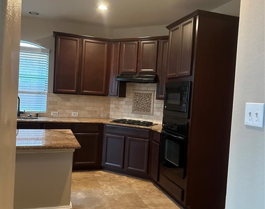 13915 Sawmill Run Lane - Photo Thumbnail 8