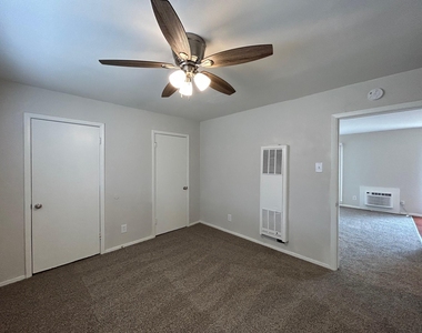3629 N Mac Gregor Way - Photo Thumbnail 11