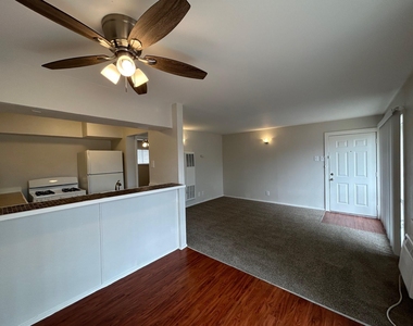 3629 N Mac Gregor Way - Photo Thumbnail 6