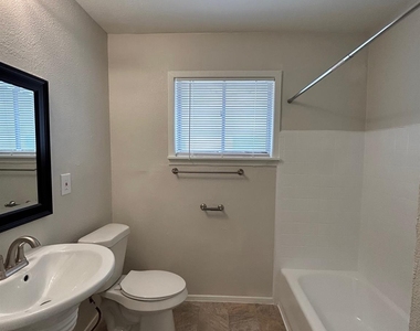 3629 N Mac Gregor Way - Photo Thumbnail 14