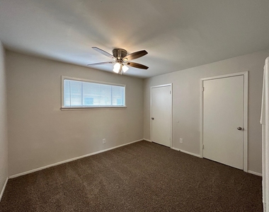 3629 N Mac Gregor Way - Photo Thumbnail 10