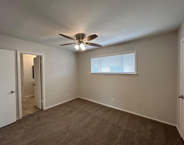 3629 N Mac Gregor Way - Photo Thumbnail 13