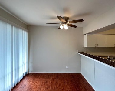 3629 N Mac Gregor Way - Photo Thumbnail 5