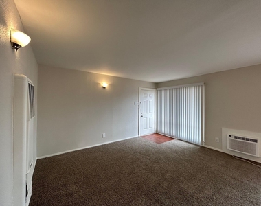 3629 N Mac Gregor Way - Photo Thumbnail 3