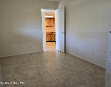 505 Landings Way - Photo Thumbnail 5