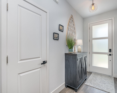 620 Cecelia Avenue Se - Photo Thumbnail 2