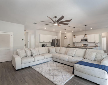 620 Cecelia Avenue Se - Photo Thumbnail 3