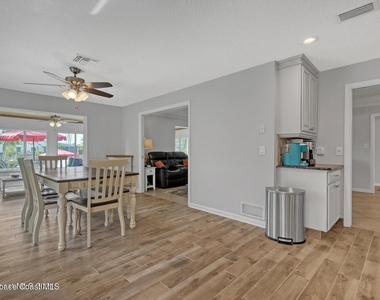 319 Dorset Drive - Photo Thumbnail 11
