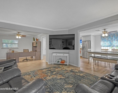 319 Dorset Drive - Photo Thumbnail 6