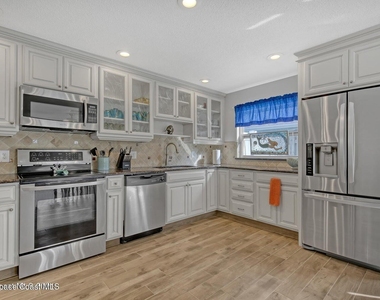 319 Dorset Drive - Photo Thumbnail 10