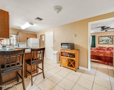 108 E Avenue D E - Photo Thumbnail 10