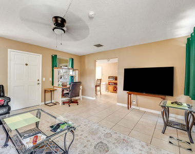 108 E Avenue D E - Photo Thumbnail 8