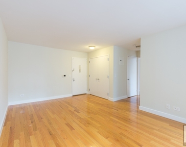 West 48th Street - Photo Thumbnail 2