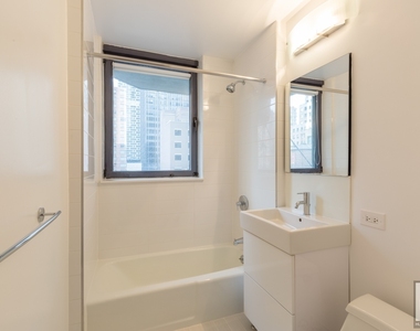 West 48th Street - Photo Thumbnail 6