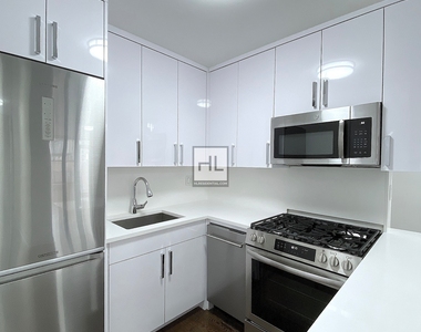 East 35 Street - Photo Thumbnail 3