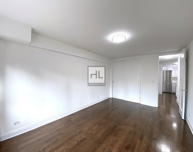 East 35 Street - Photo Thumbnail 6