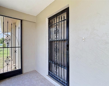 3255 Amherst Avenue - Photo Thumbnail 4