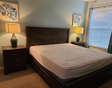8908 Legacy Court - Photo Thumbnail 5