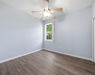 9508 W Park Village Drive - Photo Thumbnail 11