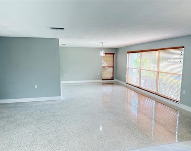 1634 Sheffield Drive - Photo Thumbnail 7