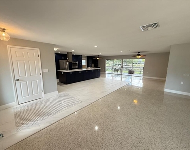 1634 Sheffield Drive - Photo Thumbnail 10