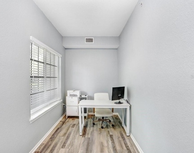 9838 W Park Village Drive - Photo Thumbnail 4