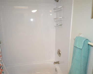 161 Lakeside Drive - Photo Thumbnail 12