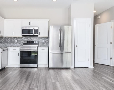 11822 Throttle Place - Photo Thumbnail 4