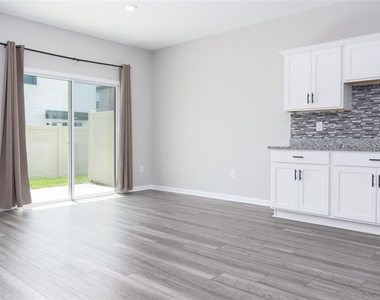 11822 Throttle Place - Photo Thumbnail 6