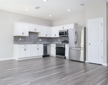 11822 Throttle Place - Photo Thumbnail 8