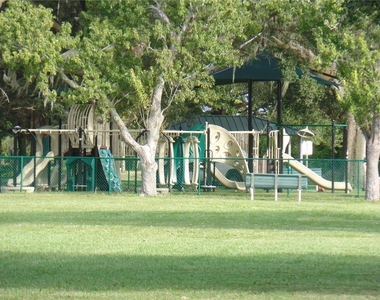 1240 70th Street N - Photo Thumbnail 14
