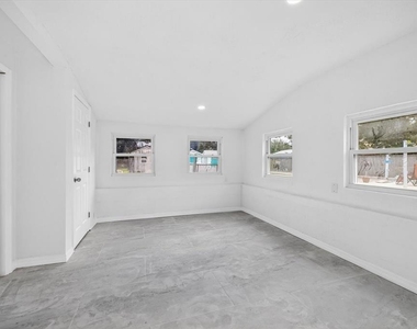 5801 Magnolia Street N - Photo Thumbnail 16