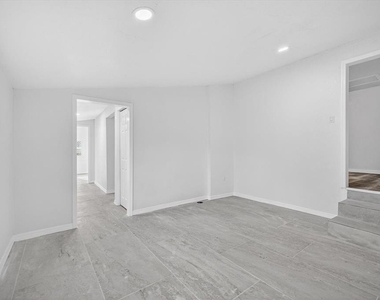 5801 Magnolia Street N - Photo Thumbnail 12
