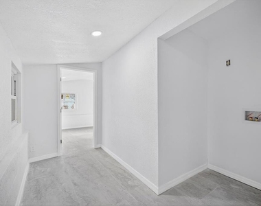 5801 Magnolia Street N - Photo Thumbnail 13