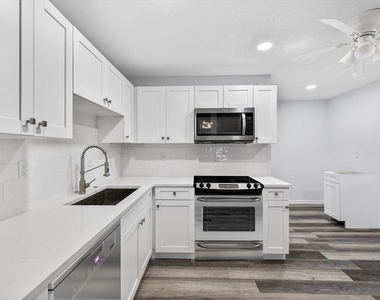 5801 Magnolia Street N - Photo Thumbnail 4